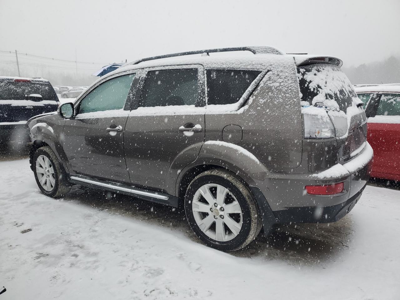 2012 Mitsubishi Outlander - Image 2