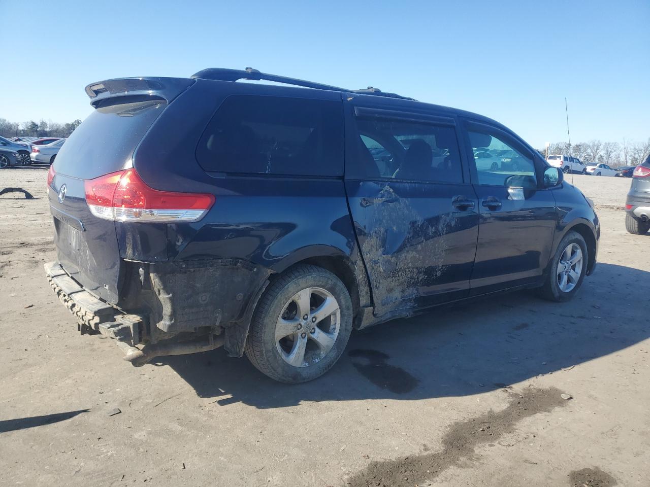 2011 Toyota Sienna - Image 3