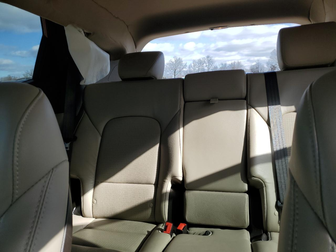 2013 Hyundai Santa Fe - Image 10