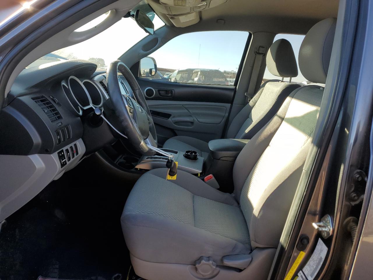 2015 Toyota Tacoma - Image 7