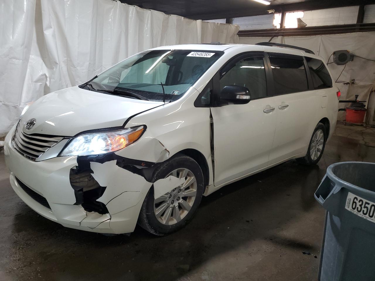 2013 Toyota Sienna - Image 1