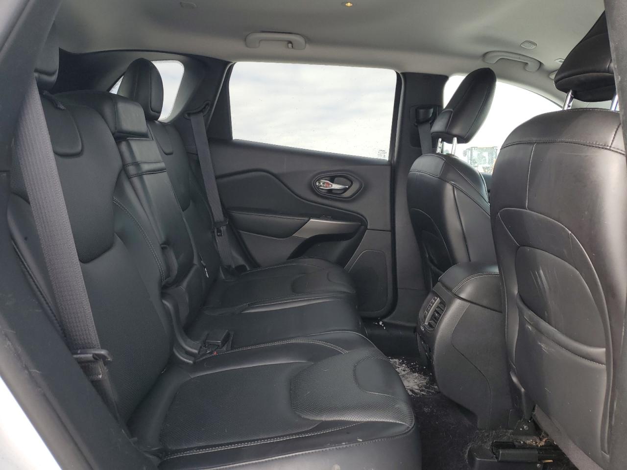 2019 Jeep Grand Cherokee - Image 11