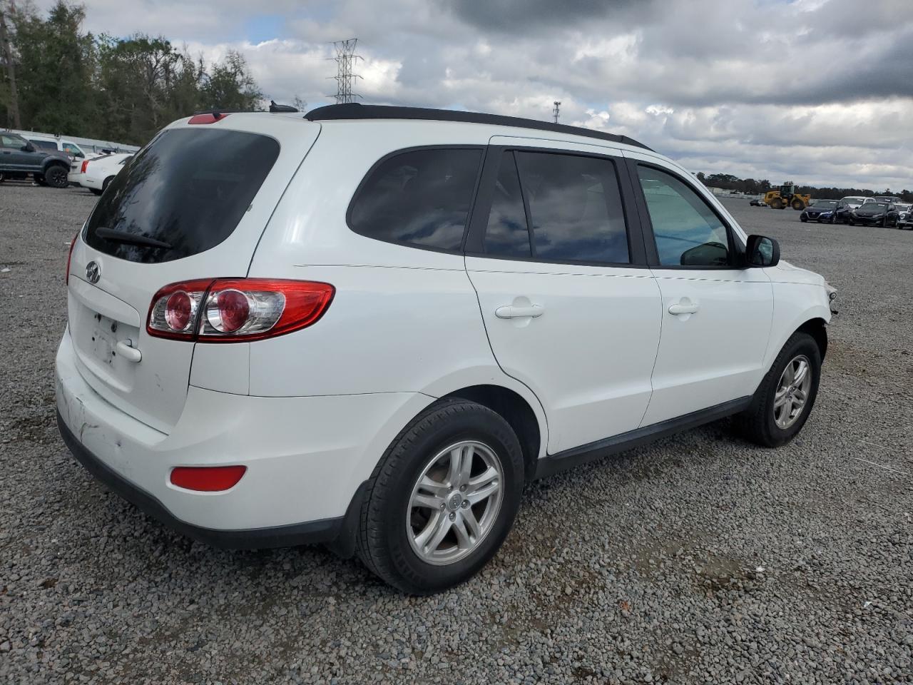 2012 Hyundai Santa Fe - Image 3