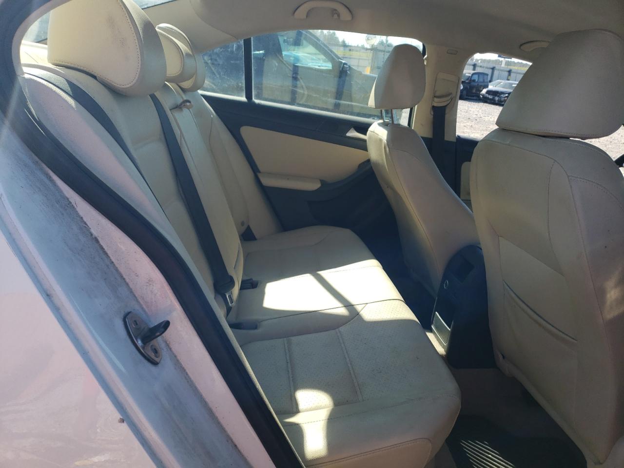 2014 Volkswagen Jetta - Image 10