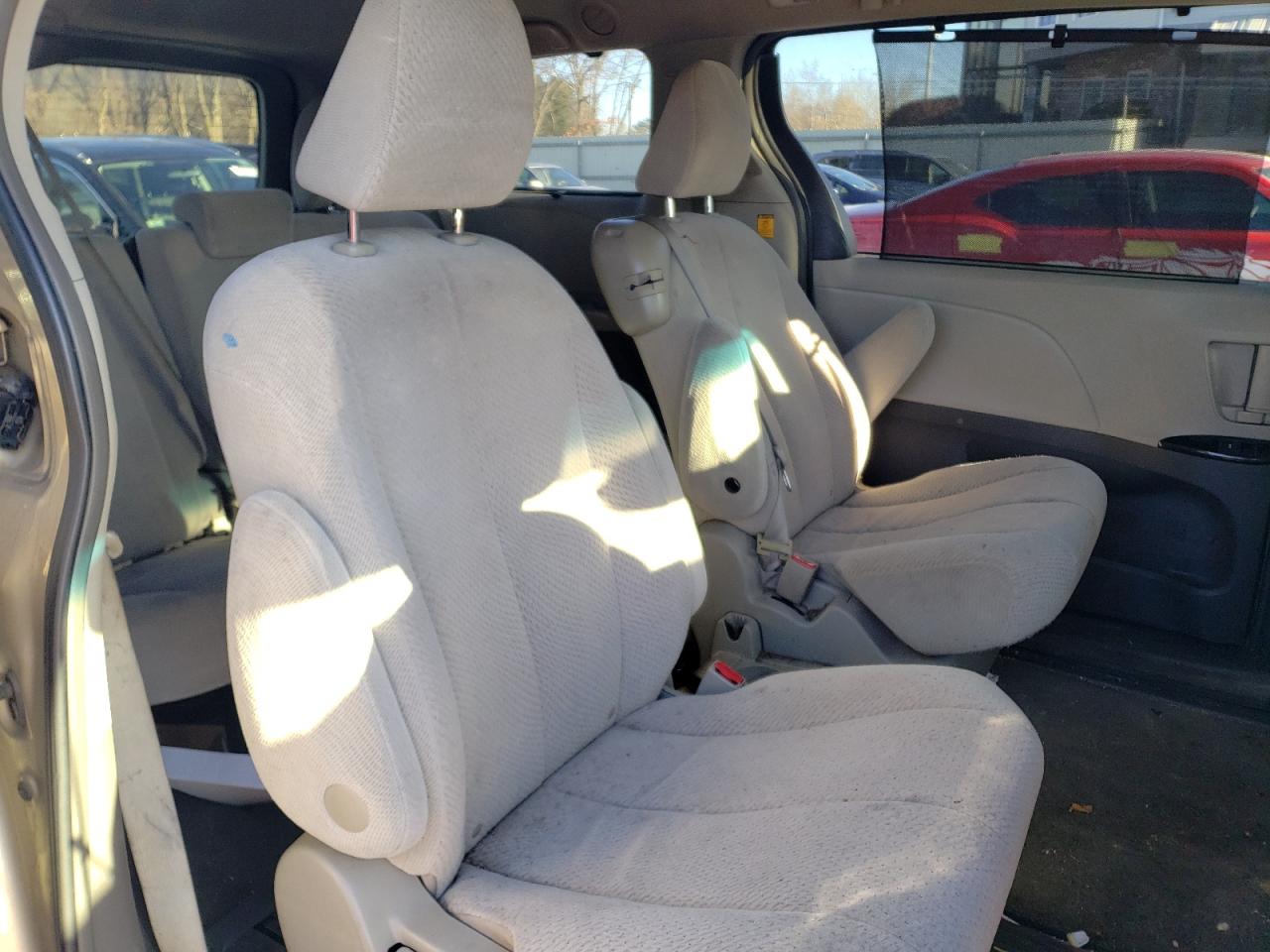 2012 Toyota Sienna - Image 11