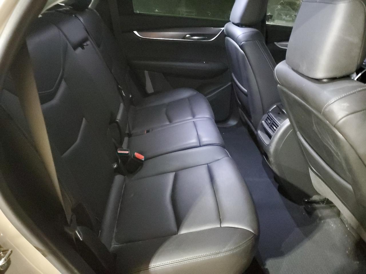 2022 Cadillac XT5 - Image 11