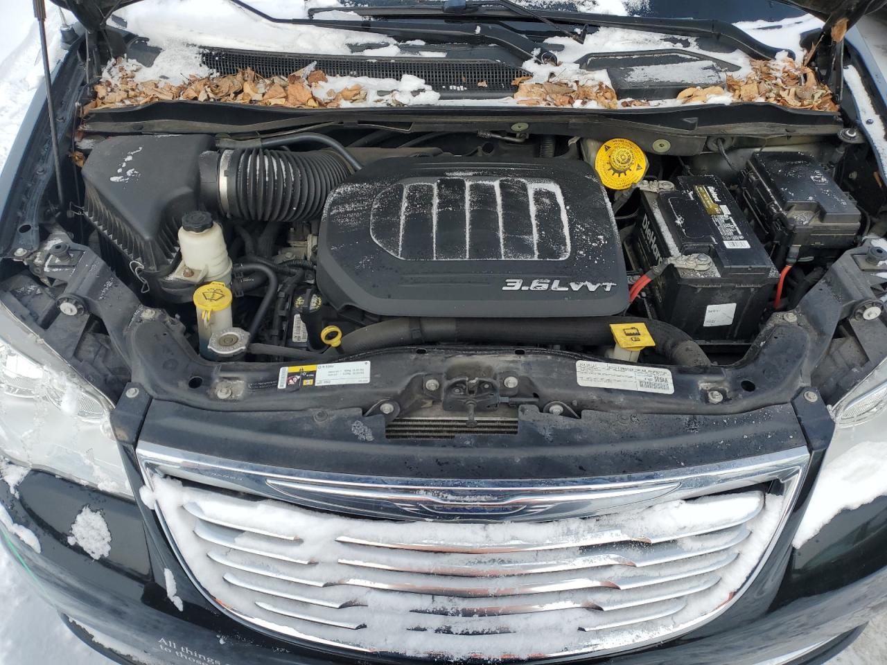 2016 Chrysler Town & Country - Image 12