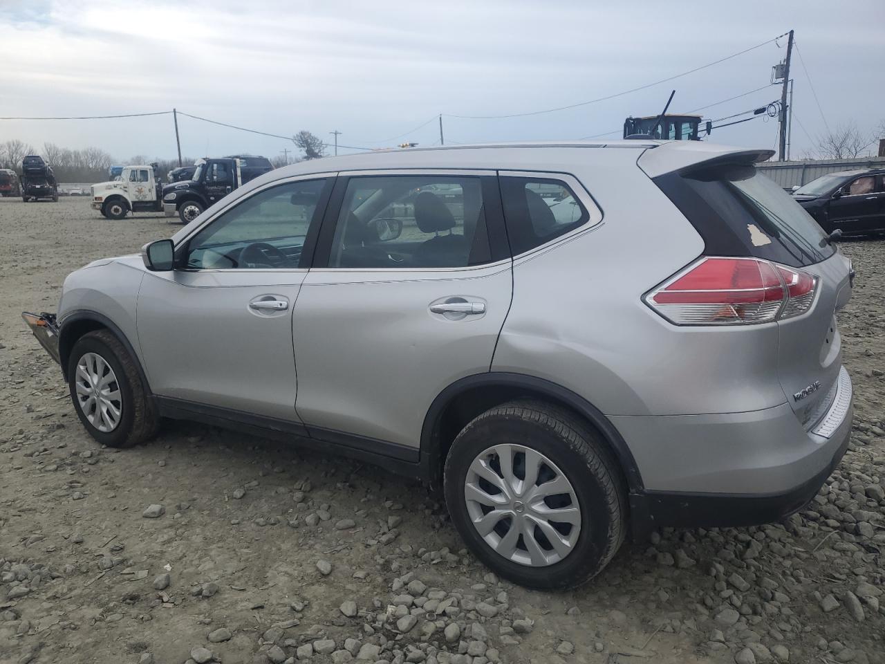 2015 Nissan Rogue - Image 2
