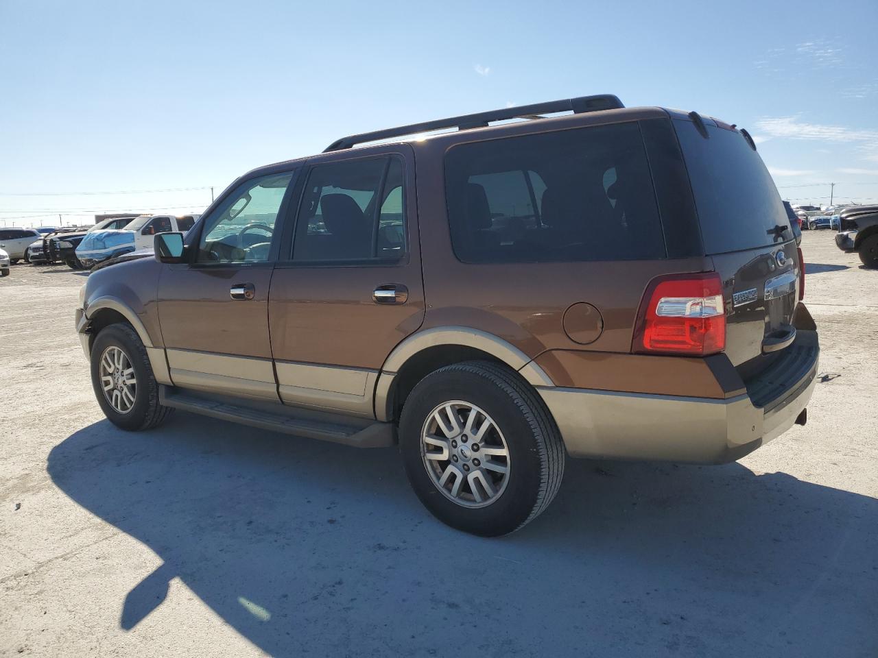 2011 Ford Expedition - Image 2
