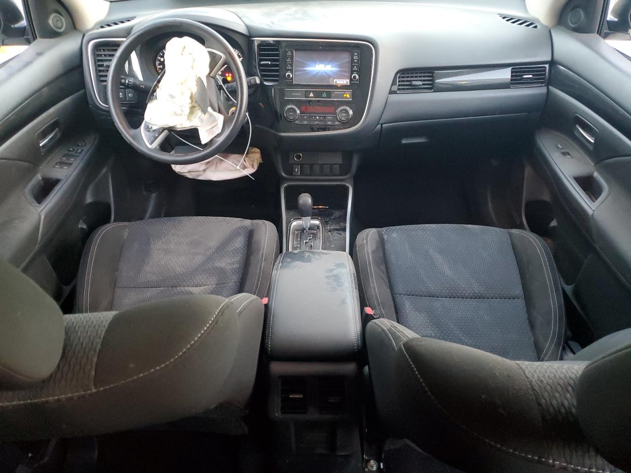2019 Mitsubishi Outlander - Image 8