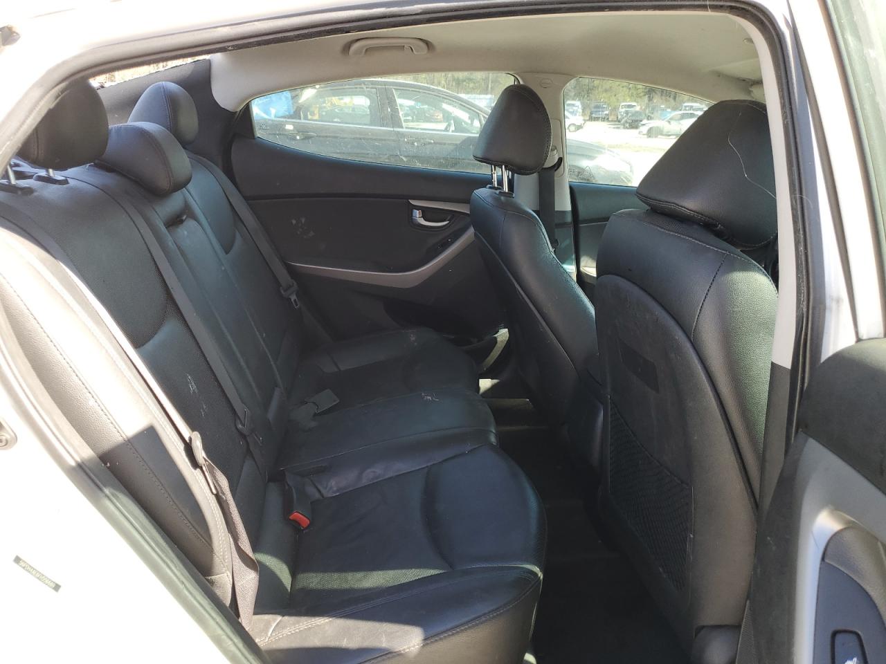 2015 Hyundai Elantra - Image 10