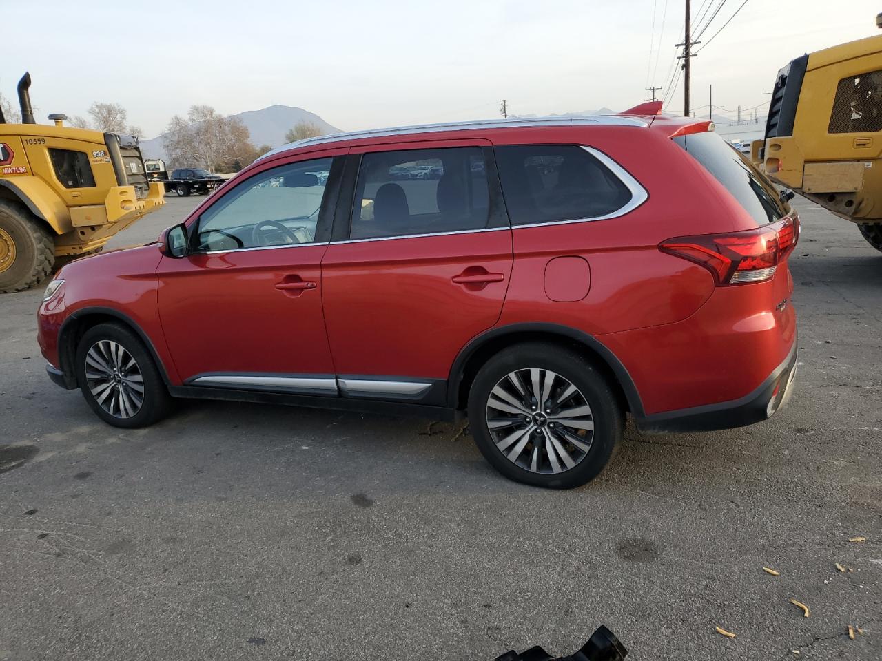 2019 Mitsubishi Outlander - Image 2