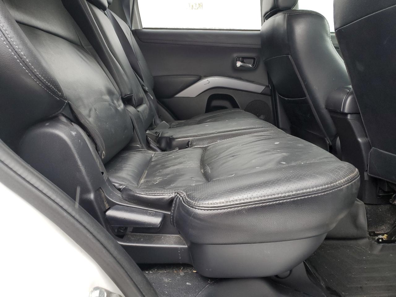 2011 Mitsubishi Outlander - Image 11