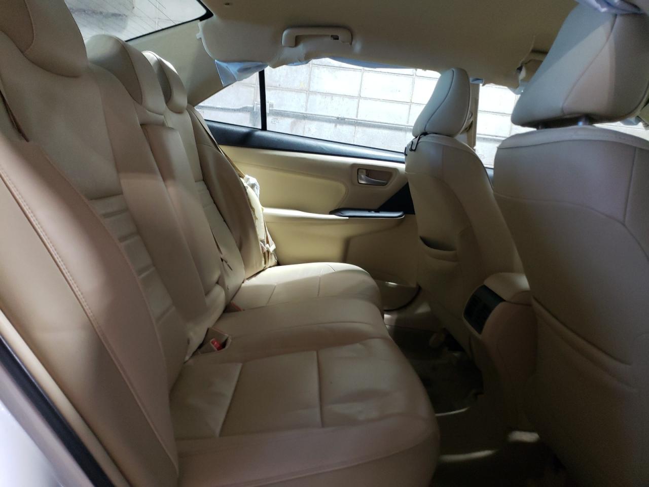 2016 Toyota Camry - Image 11