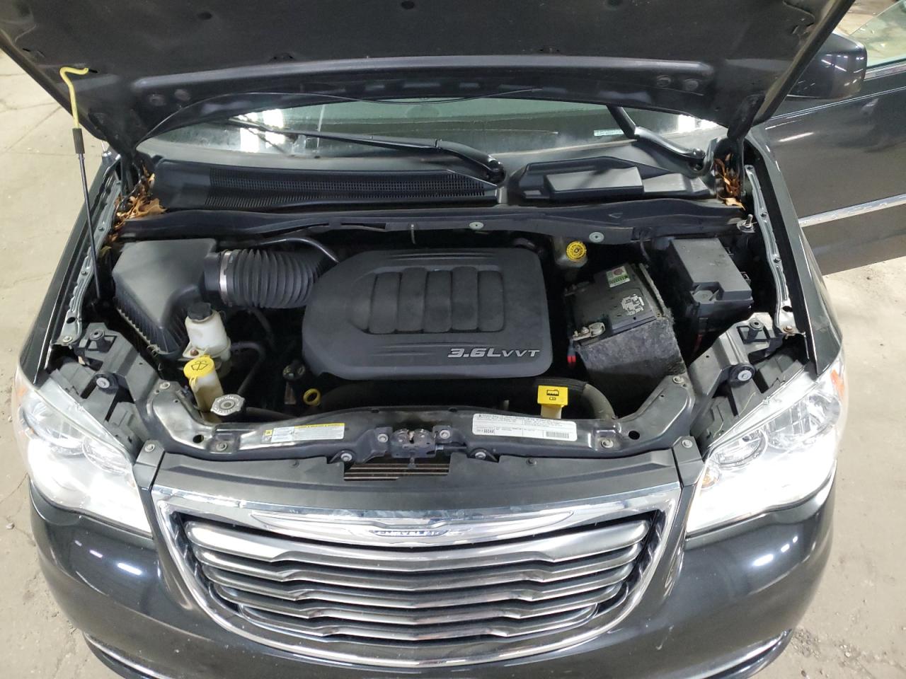 2012 Chrysler Town & Country - Image 12
