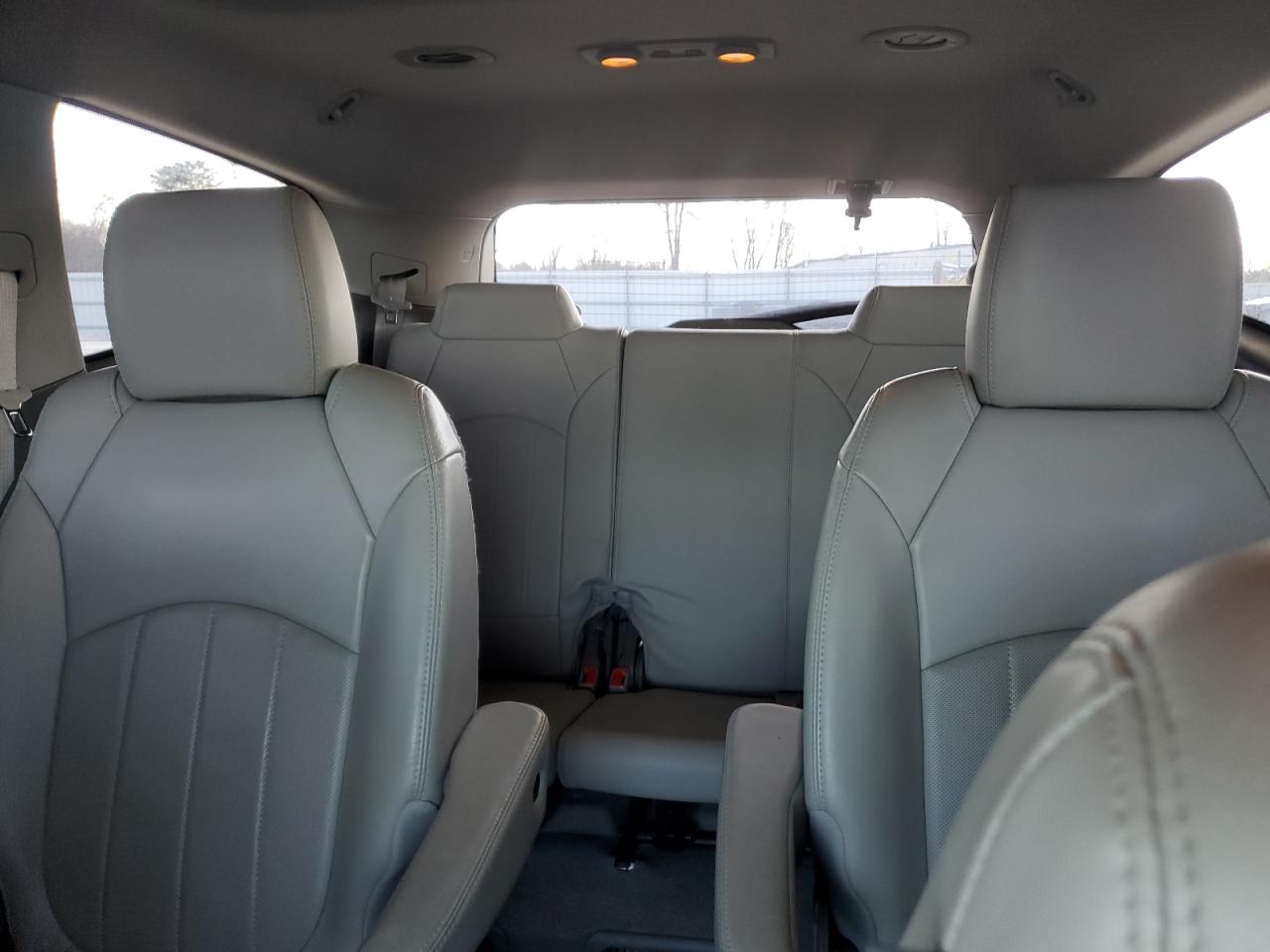 2015 Chevrolet Traverse - Image 10