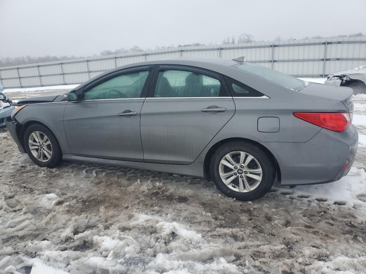 2014 Hyundai Sonata - Image 2
