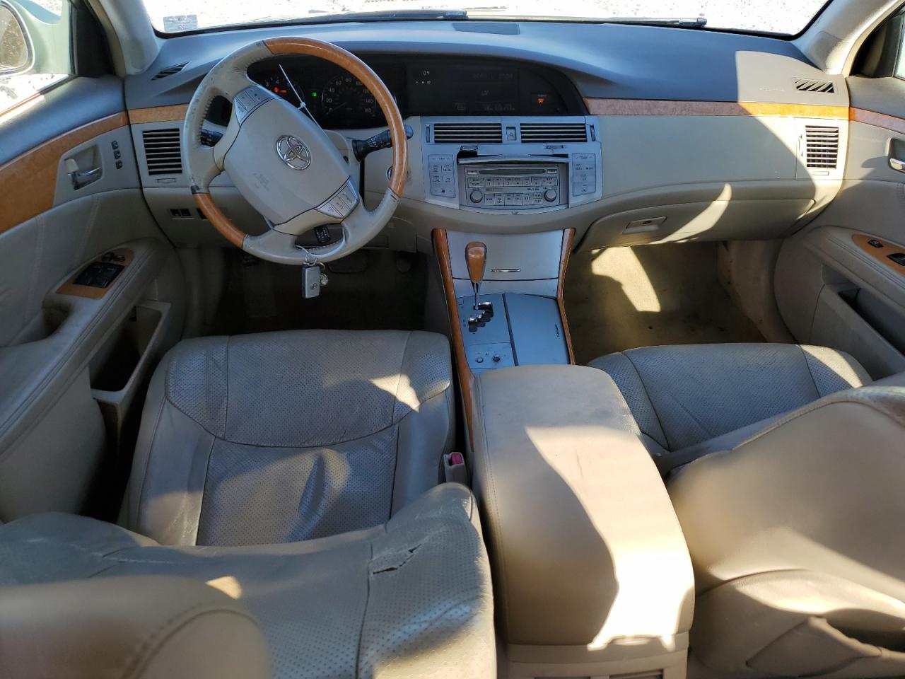 2005 Toyota Avalon - Image 8