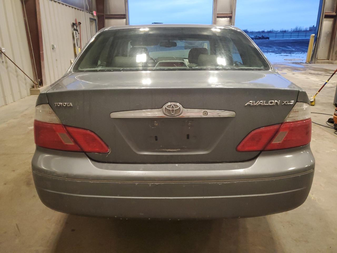 2004 Toyota Avalon - Image 6