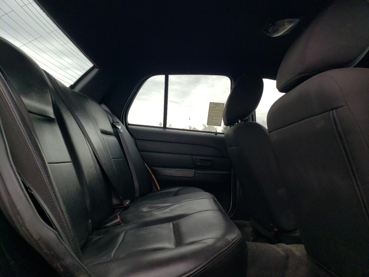 2011 Ford Crown Victoria - Image 10