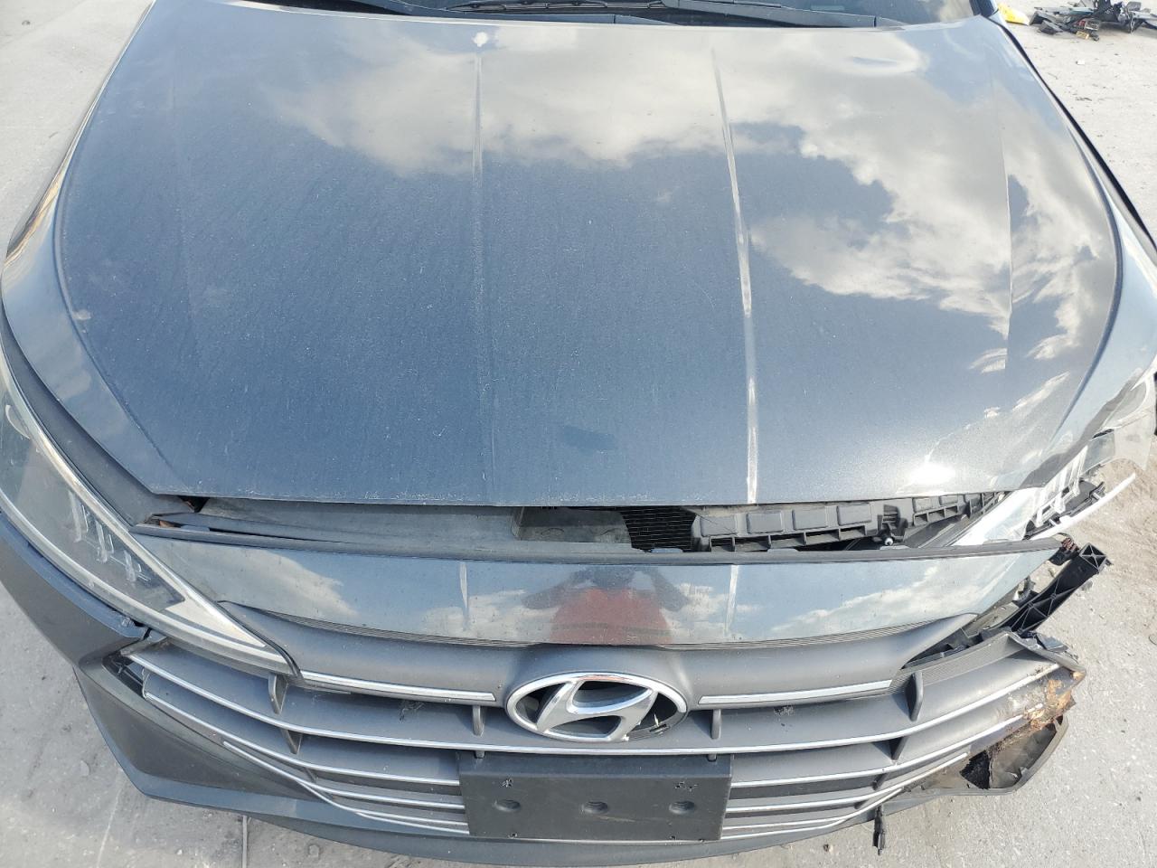 2020 Hyundai Elantra - Image 12