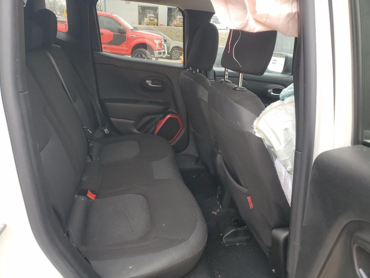 2016 Jeep Renegade - Image 11