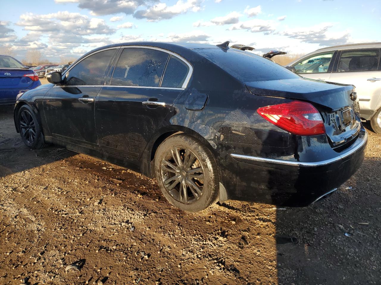 2013 Hyundai Genesis - Image 2