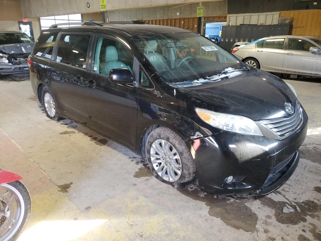 2013 Toyota Sienna - Image 4
