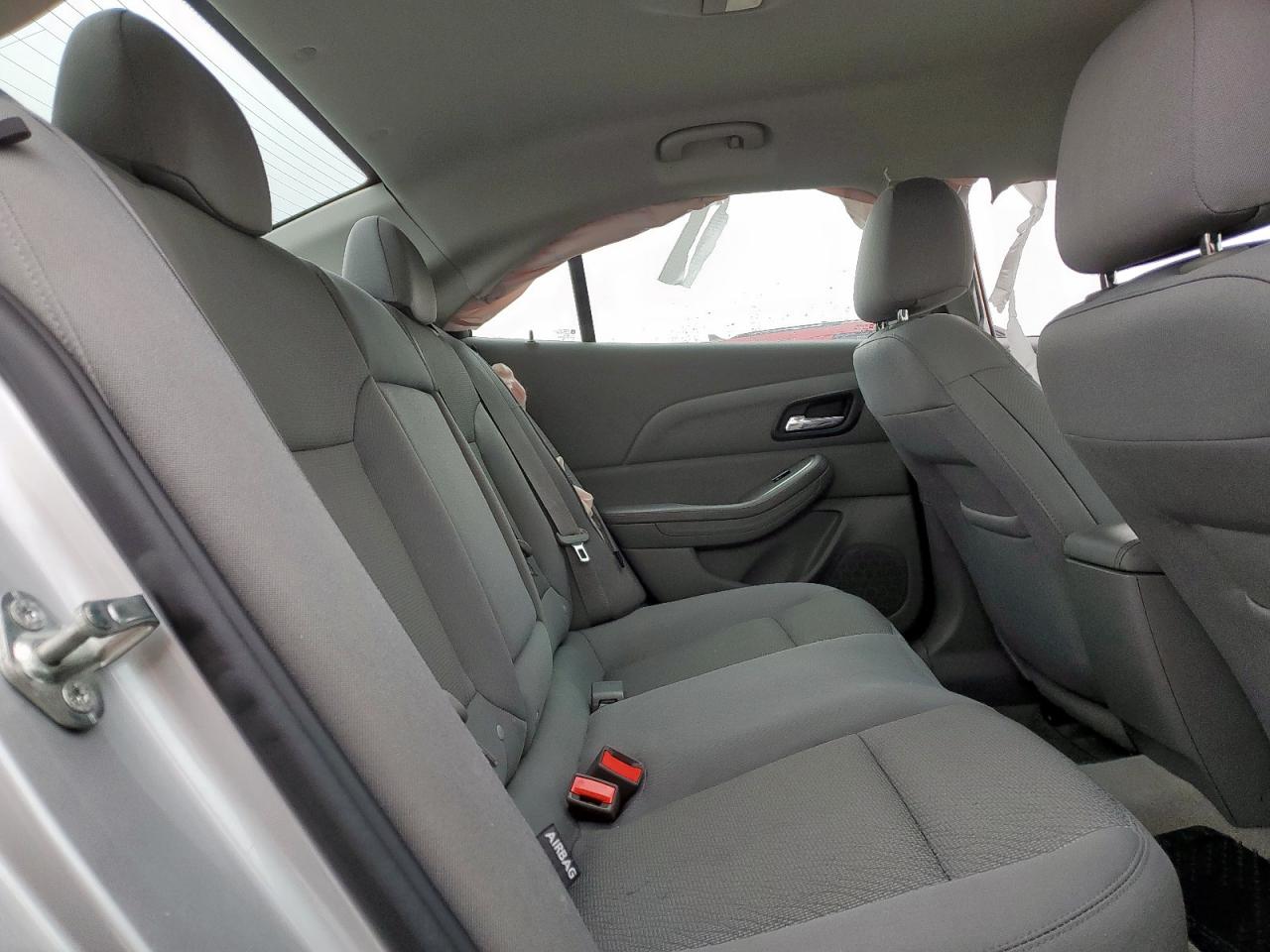 2016 Chevrolet Malibu - Image 10