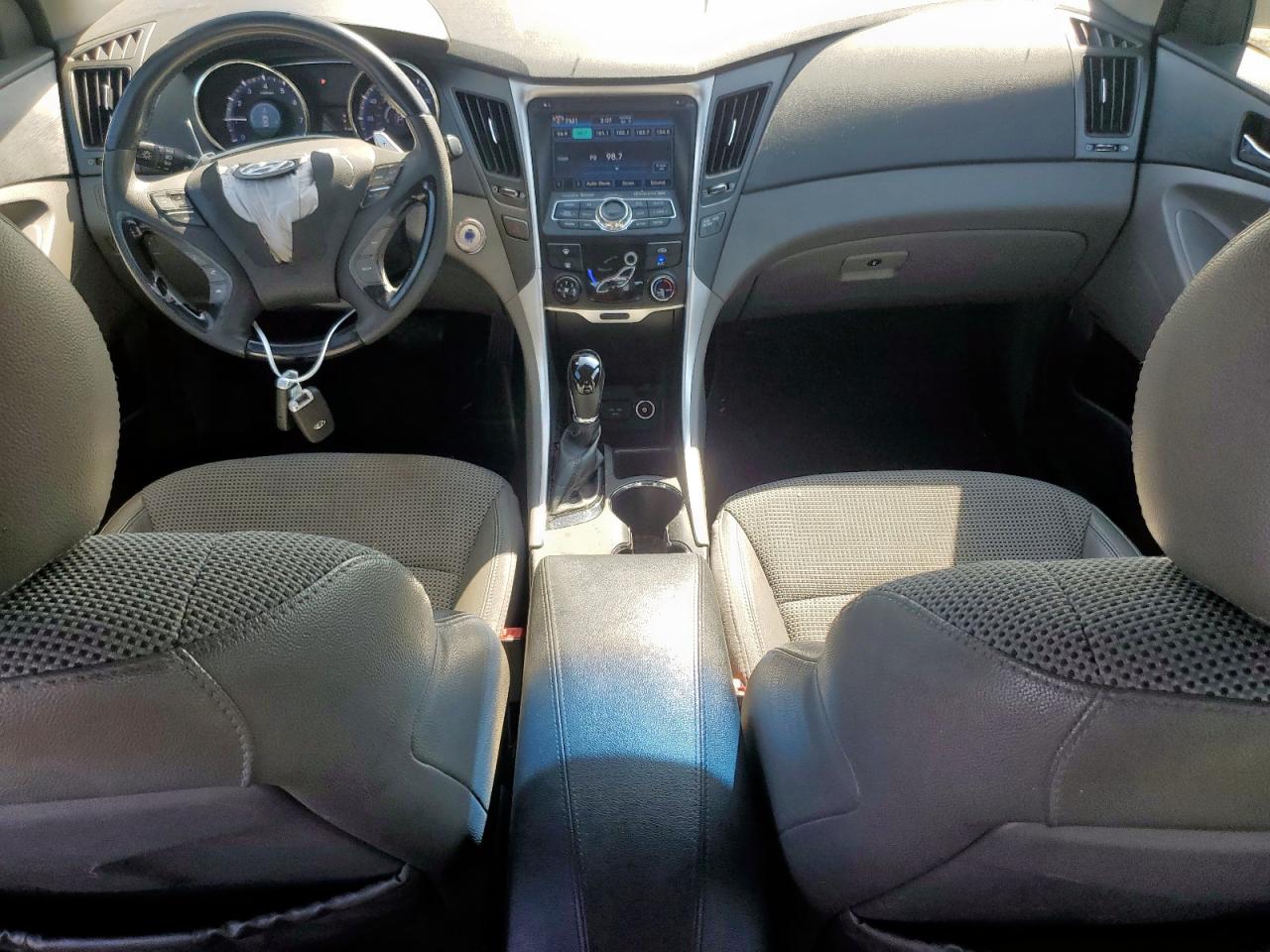 2012 Hyundai Sonata - Image 8
