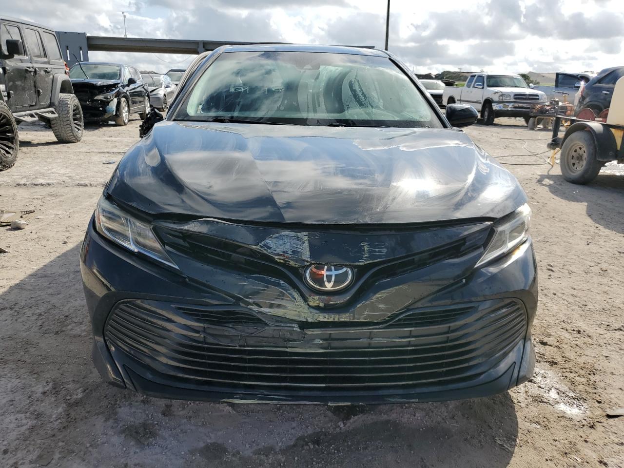 2018 Toyota Camry - Image 5