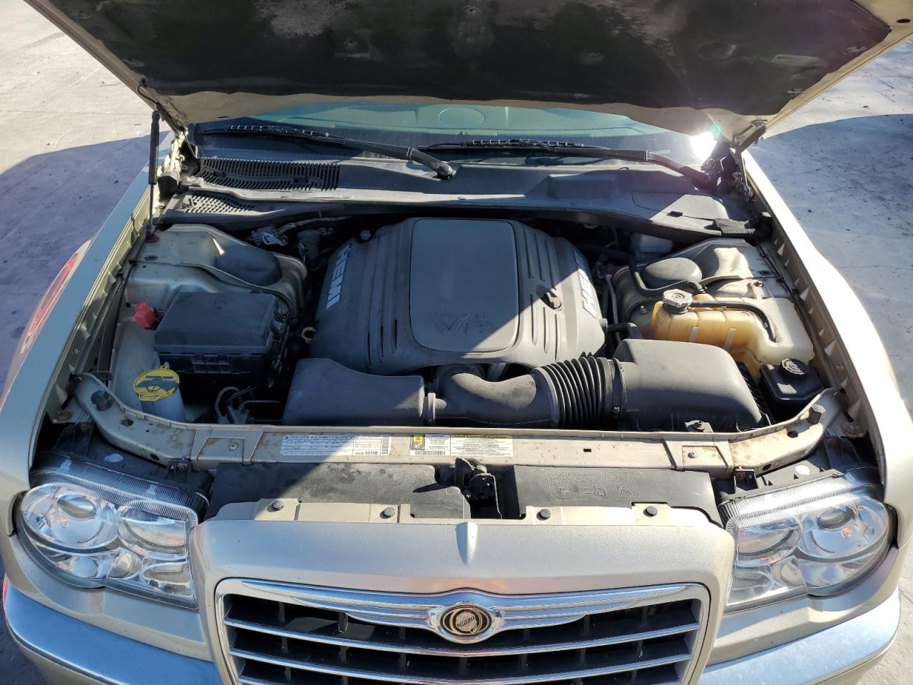 2010 Chrysler 300 - Image 11