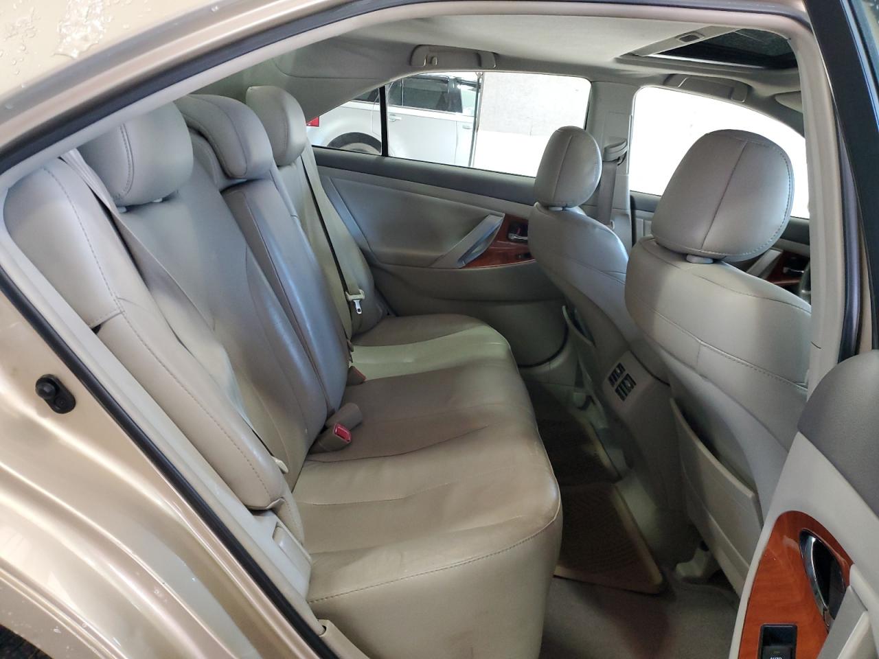 2011 Toyota Camry - Image 10