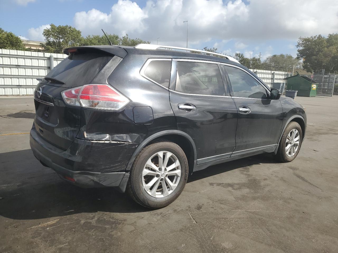 2015 Nissan Rogue - Image 3