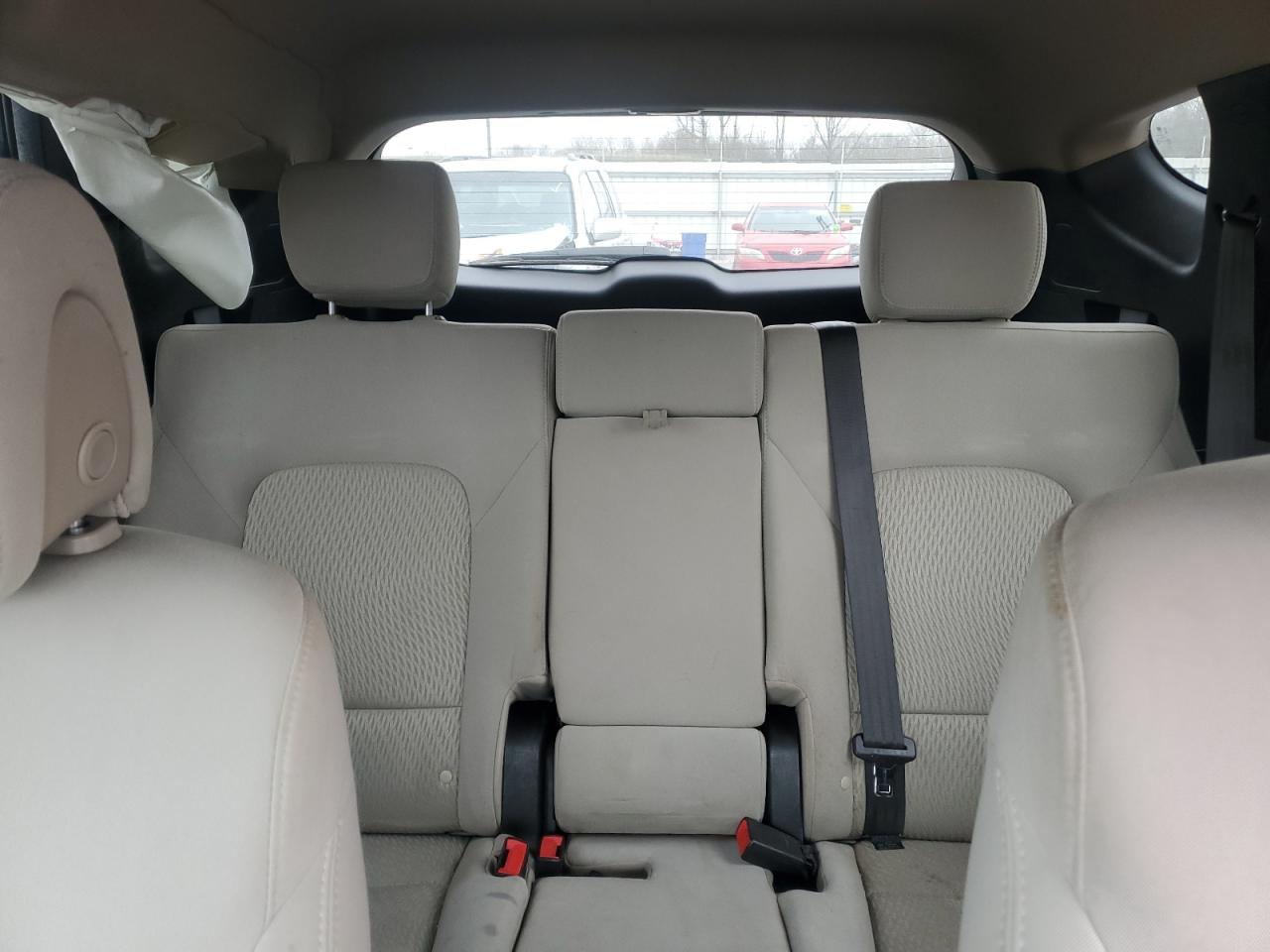 2017 Hyundai Santa Fe - Image 10