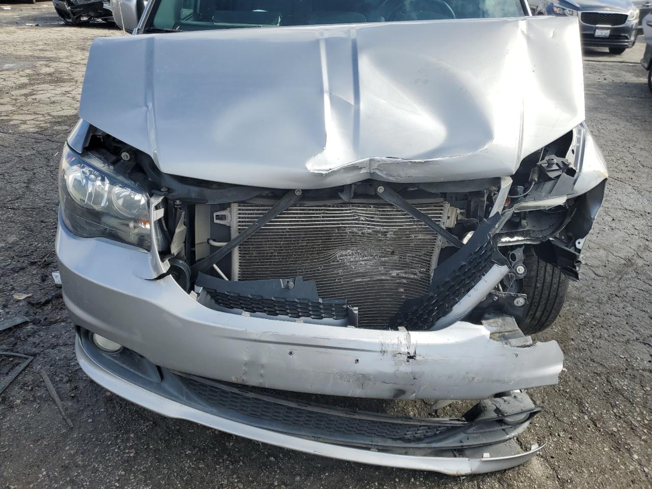 2016 Dodge Caravan - Image 12