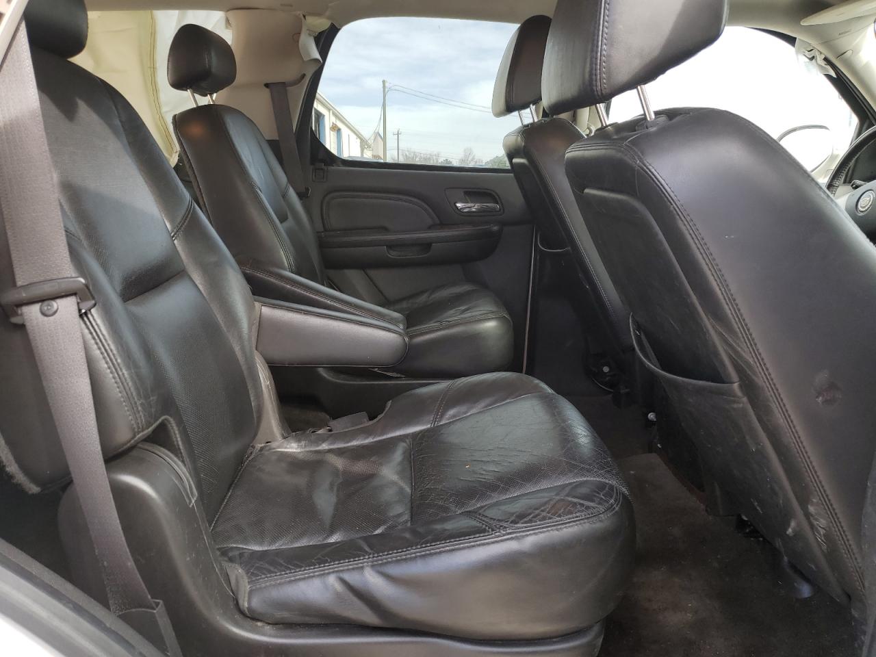 2009 Cadillac Escalade - Image 11