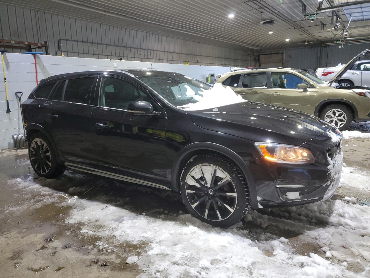 2016 Volvo V60 - Image 4