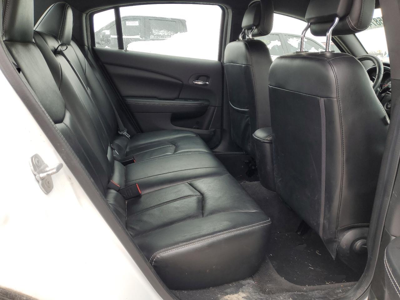 2014 Chrysler 200 - Image 10