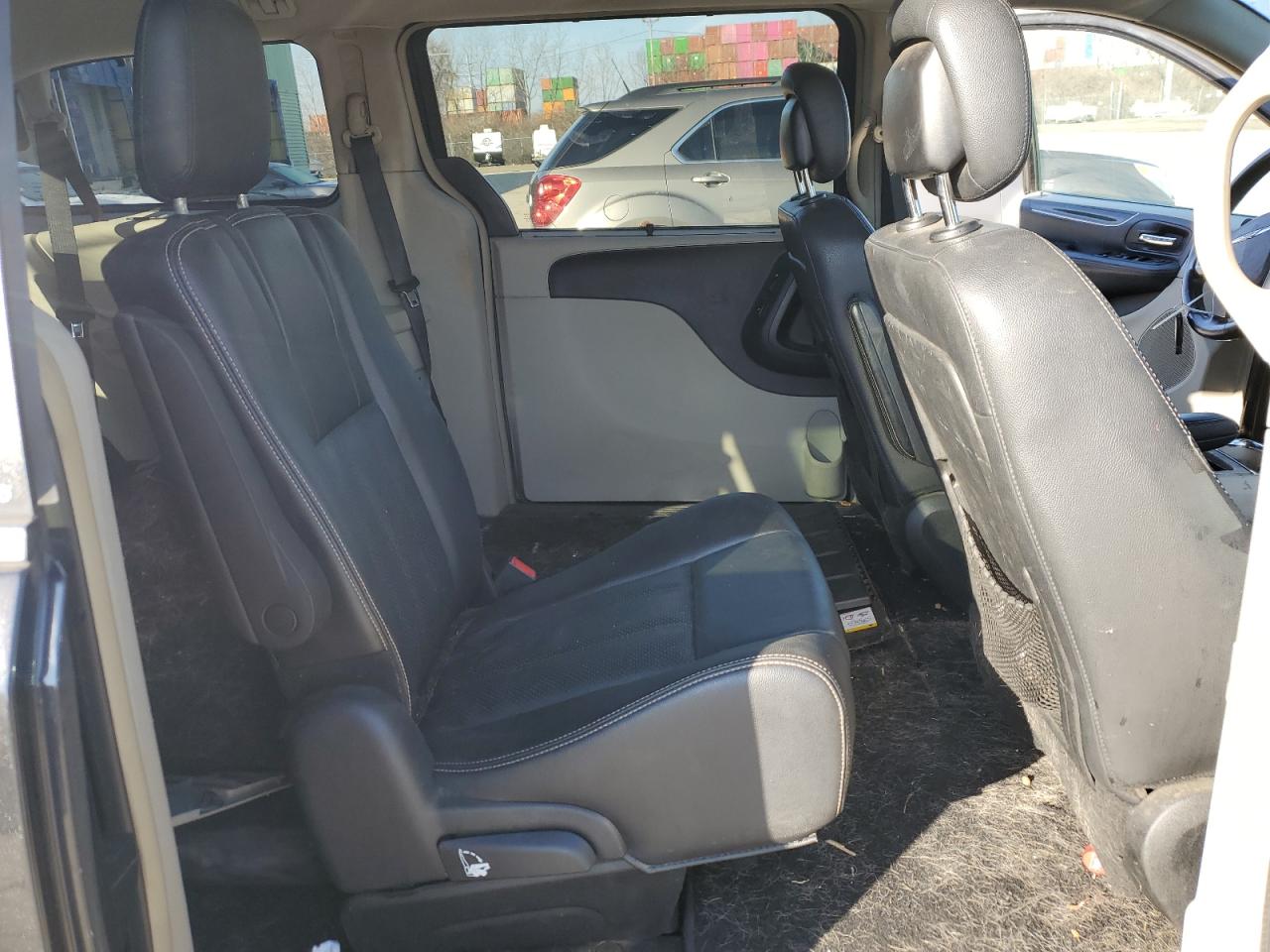 2014 Chrysler Town & Country - Image 11