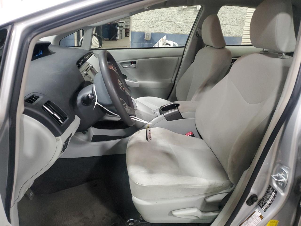 2012 Toyota Prius - Image 7