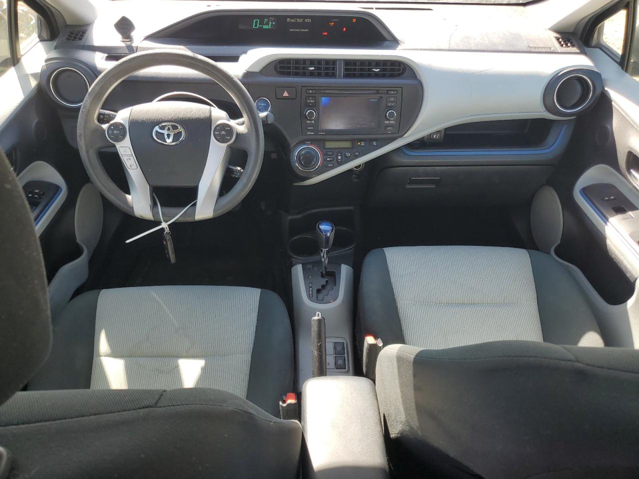 2012 Toyota Prius - Image 8