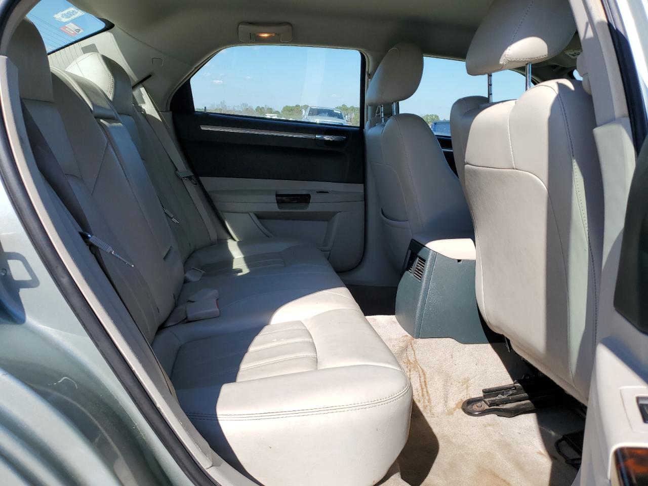 2006 Chrysler 300 - Image 10