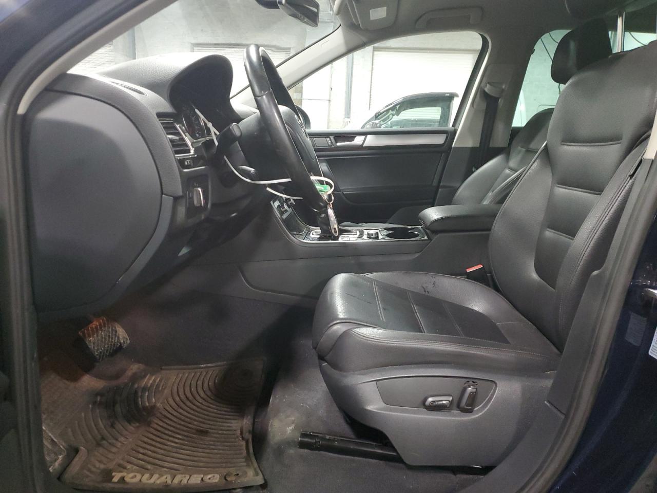 2014 Volkswagen Touareg - Image 7