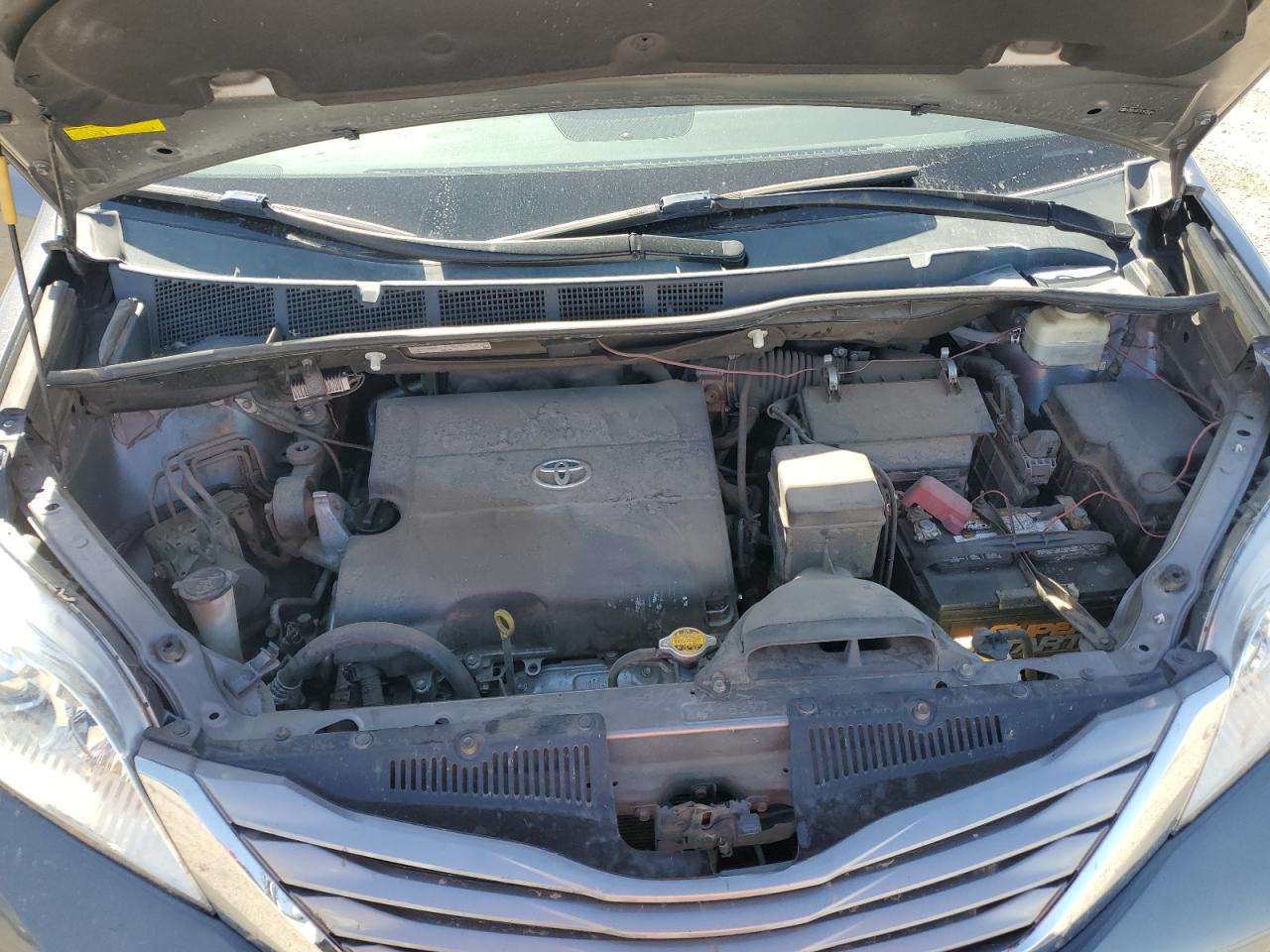 2015 Toyota Sienna - Image 12