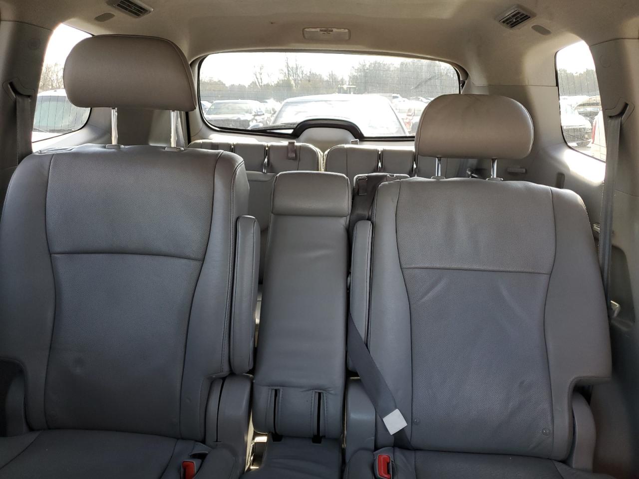2011 Toyota Highlander - Image 10
