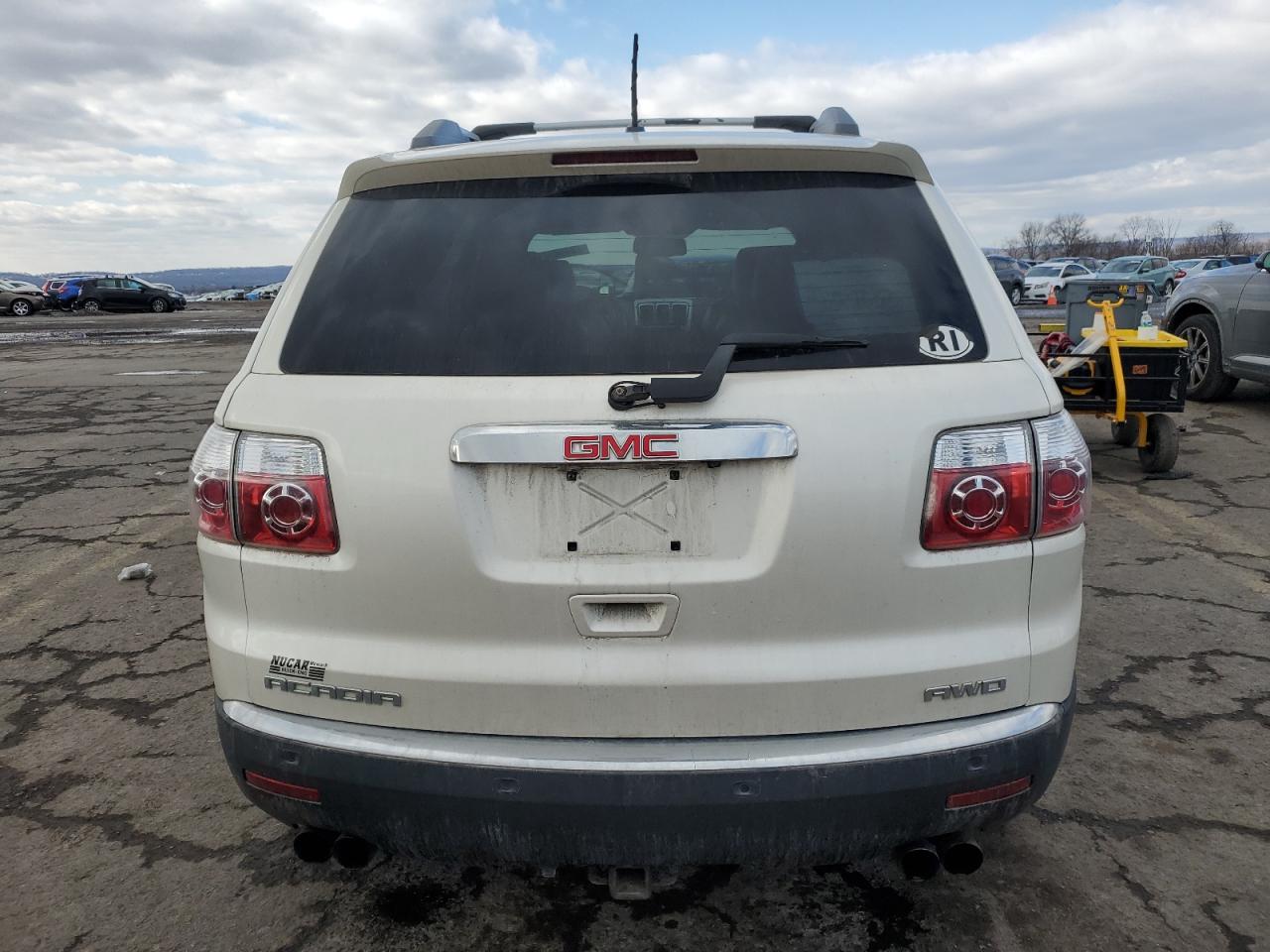 2011 GMC Acadia - Image 6