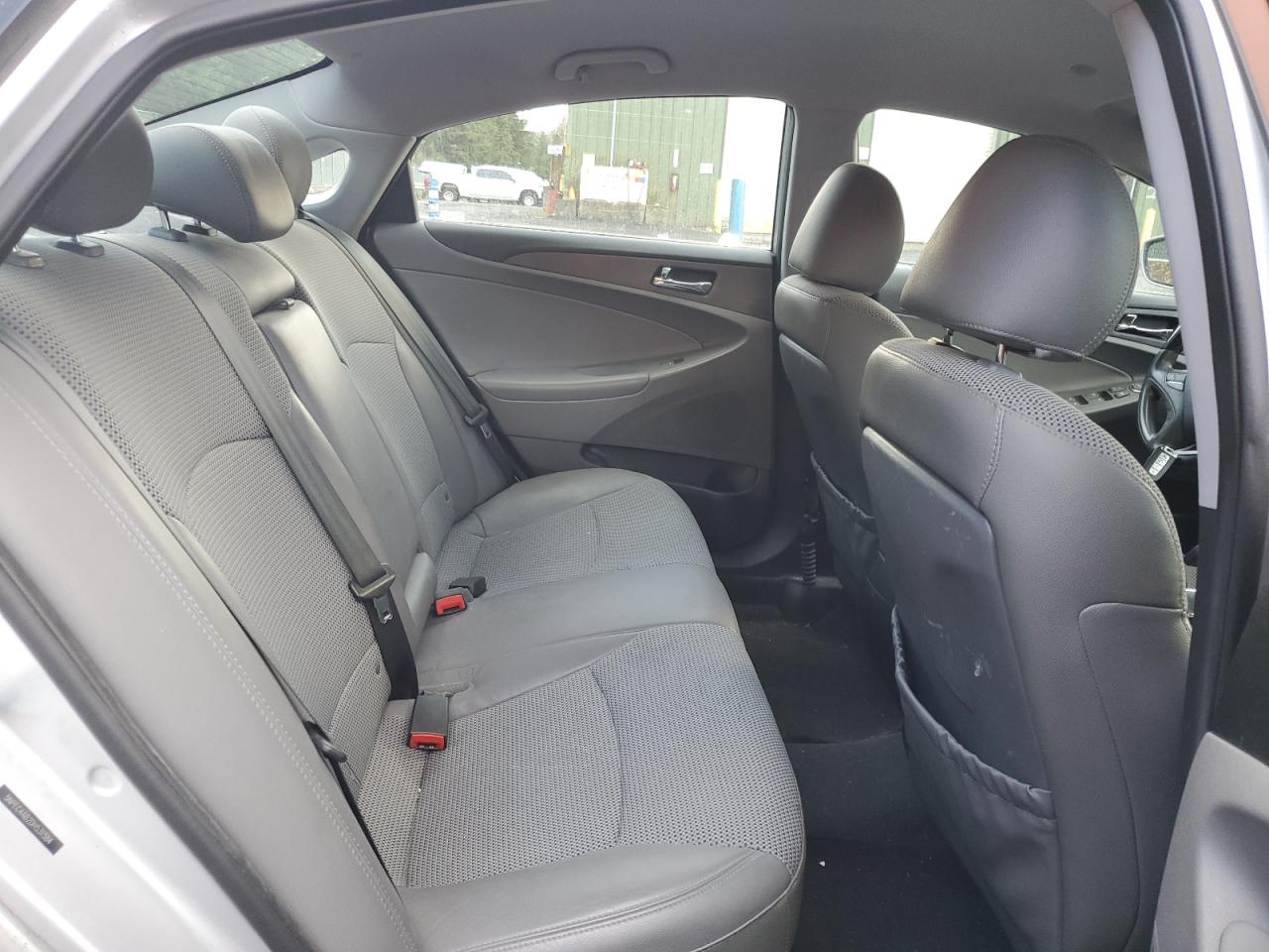 2013 Hyundai Sonata - Image 11