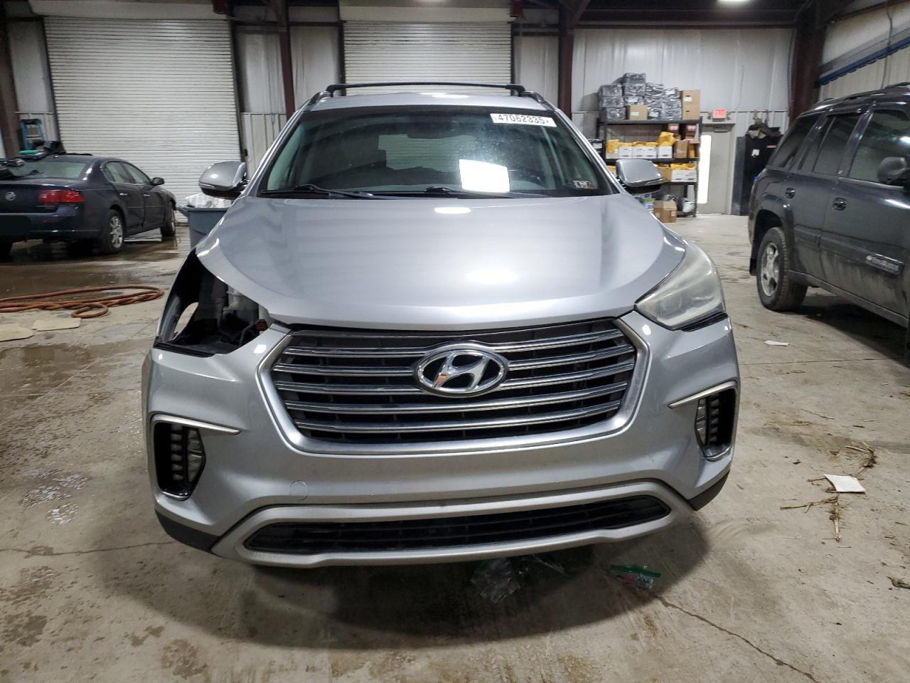 2018 Hyundai Santa Fe - Image 5