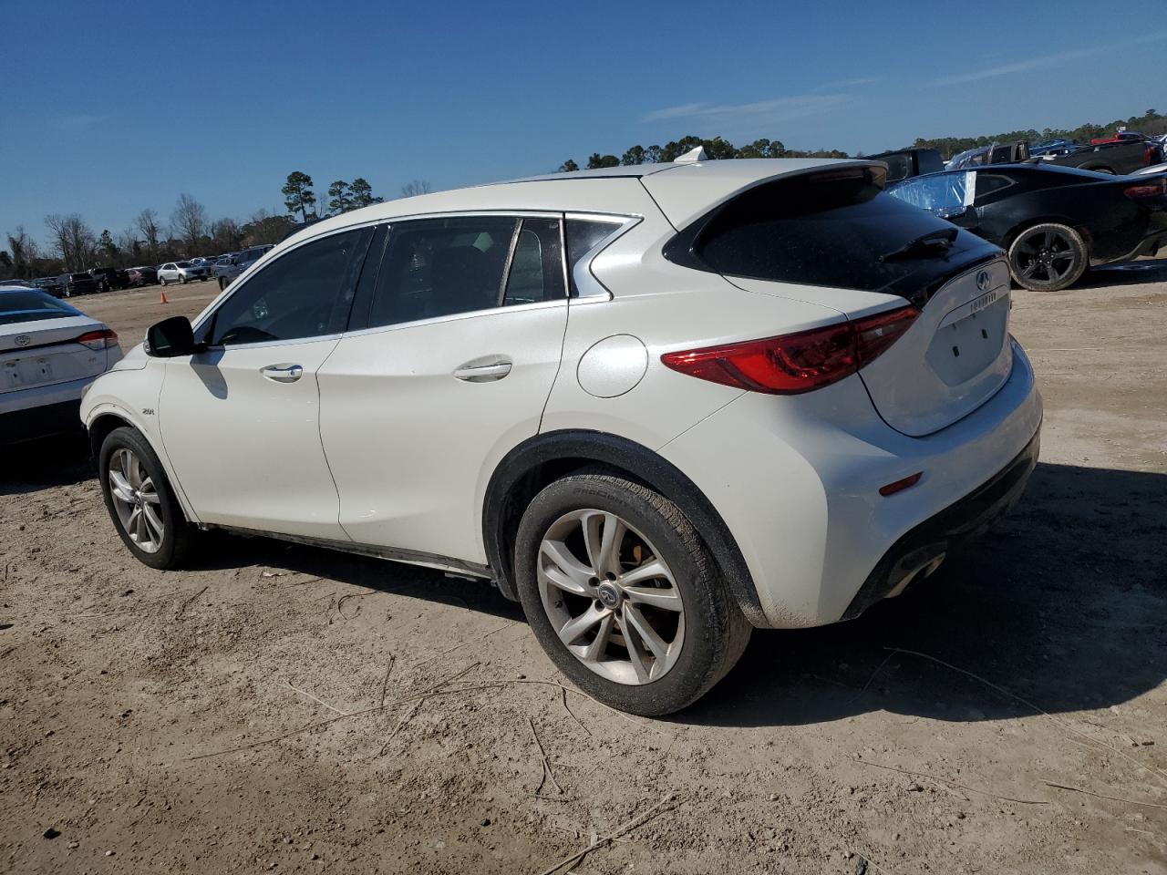 2017 Infiniti QX30 - Image 2